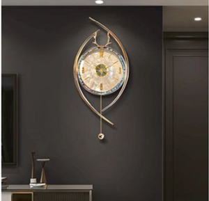 Reloj de pared moderno de lujo en metal dorado con un diseño geométrico de círculos superpuestos; disponible a precios de mayorista. - Product Image 5