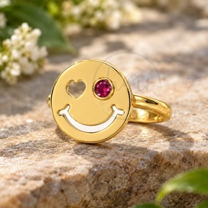 Bague en laiton plaqué or avec visage souriant et cœur en zircon rubis, bijoux fantaisie mignons, vente en gros, bague personnalisée - Product Image 2