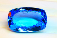 Topaze bleue suisse à facettes Pierre précieuse Forme de coussin lâche Énorme topaze bleue suisse Pierre taillée à facettes en gros