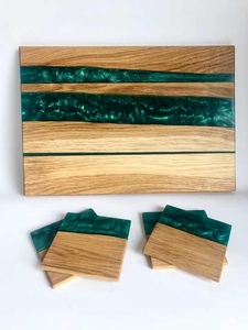 Planche à découper en bois naturel et résine, écologique, avec design artistique en époxy et finition lisse - Product Image 5