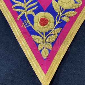 Collettes d'uniforme élégantes et légères, offrant une construction souple et des collettes d'uniforme durables pour les uniformes de présentation - Product Image 3