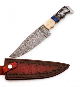 Couteau utilitaire d'extérieur artisanal en acier Damas avec manche en composite os et résine marbrée - Product Image 1
