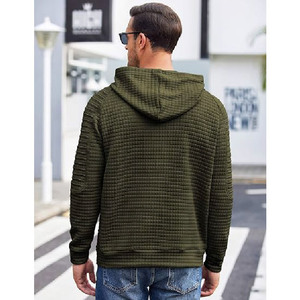 Sudadera con Capucha Personalizada al por Mayor para Hombre, Color Verde Oliva, Tejido Waffle, Corte Ajustado, Manga Larga, Texturizada, con Cordón Ajustable - Product Image 2