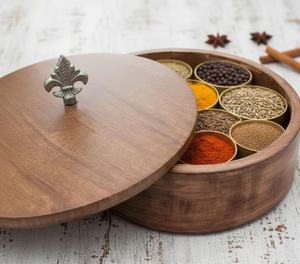 กล่องใส่เครื่องเทศไม้กลมทำมือ – กล่องจัดระเบียบเครื่องครัวอินเดียทรงกลมพร้อมช้อนสำหรับห้องครัว - Product Image 2