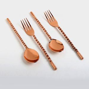 Ensemble de service pour bar à salades en acier inoxydable poli or rose, 4 pièces, écologique, compatible lave-vaisselle, avec poignée torsadée - Product Image 1