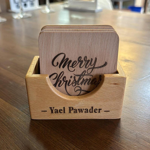 Juego de Posavasos de Madera Grabados con Láser con Soporte. Regalos Navideños Personalizados con Bordes Redondeados. Decoración al por Mayor - Product Image 1