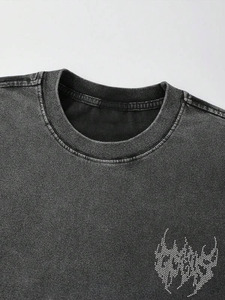 เสื้อยืดผู้ชาย OEM ลายกราฟิกประดับเพชร สีดำฟอก ทรงโอเวอร์ไซส์ สกรีนโลโก้ได้ สตรีทแวร์ ไซส์พลัส ทรงบ็อกซี่ ฟิต ทรงดิสเทรส - Product Image 4