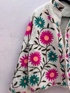 Chaqueta de Algodón Bordada Suzani Multicolor Hecha a Mano para Mujer, Diseño Floral Transpirable, Estilo Boho Chic Vintage Casual - Product Image 3