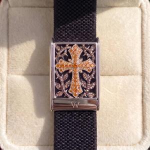 Étui de protection pour tracker d'activité en moissanite, motif croix et étoiles argentées, style de luxe, en moissanite argentée - Product Image 2