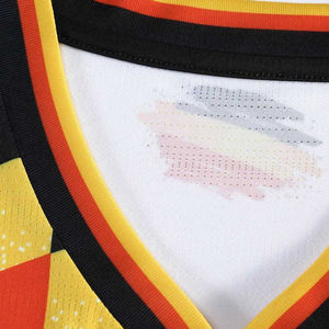 Nueva Camiseta de Fútbol Retro Personalizada, Transpirable, Sublimada, con Franjas, para Hombre, Jersey de Fútbol con Impresión por Sublimación - Product Image 4