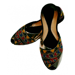 Chaussures Mule Artisanales Crème Traditionnelles avec Broderie Florale Dorée et Détails Perles Khussa – Élégantes pour Mariages et Fêtes - Product Image 6
