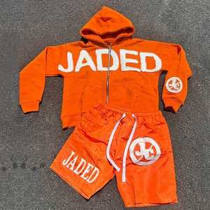 Ensemble de survêtement homme en coton avec logo brodé personnalisé, effet vieilli, comprenant un sweat à capuche oversize et un short - Product Image 1