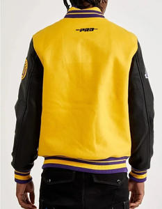 Chaqueta Varsity Personalizada de Lana Dorada para Hombre, Chaqueta Bomber con Mangas de Cuero Negro y Múltiples Parches, Chaqueta Letterman de Béisbol al por Mayor - Product Image 1
