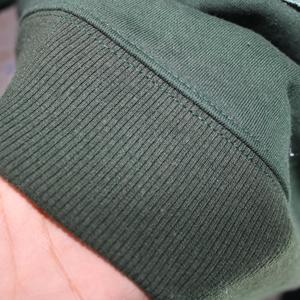 Sudadera MANTEL HUNTER GREEN con cuello alto, 100% algodón, con apliques bordados, cuello ancho, hilos finos - Product Image 6