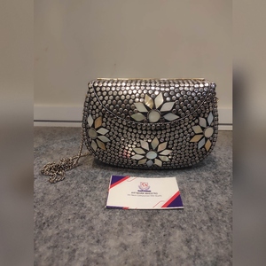 Sac à main de soirée en forme d'œil, style bohème moderne et contemporain, motif mosaïque, avec accents de cristaux étincelants et chaîne métallique, pour tenues élégantes - Product Image 5