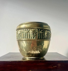 Maceta de estilo antiguo con diseño de uvas, portátil, perfecta para decoración del hogar en interiores y exteriores, venta al por mayor desde India. - Product Image 6