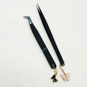 Pince à cils noire de haute qualité en acier durable avec breloque papillon pour extensions de cils, maintien robuste pour les extensions - Product Image 6