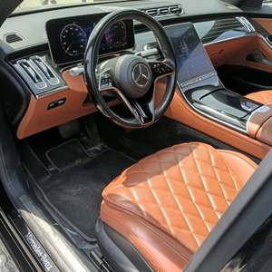 Mercedes-Benz S-580 4MATIC Edición Ejecutiva Sedán Usado 2022 - Product Image 2