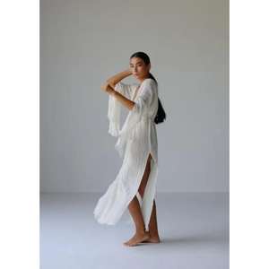 Vestido largo bohemio blanco para mujer con cuello en V profundo, manga tipo kimono, abertura lateral, ideal para la playa o resort de verano. - Product Image 5