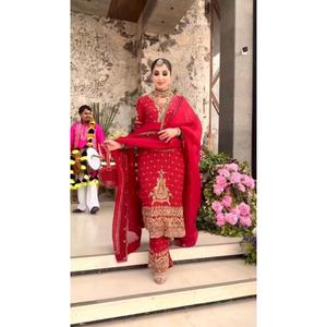 Elegante Conjunto de Kurti, Pantalón y Dupatta de Seda con Bordado Pesado y Lentejuelas, Traje Étnico de Diseñador, Listo para Usar, Vestido Festivo - Product Image 4