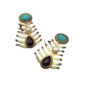 Boucle d'oreille à pousser en forme d'os de poisson plaqué or de haute qualité perle turquoise et pierre d'onyx noir SKU7015 - Product Image 1