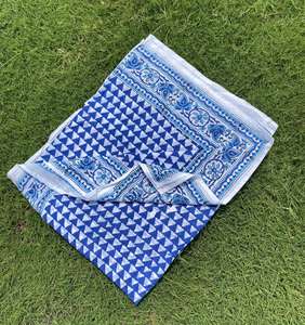 Sarong en coton bleu indigo imprimé à la main, paréo de plage pour femme, couverture de maillot de bain triangulaire, tissu fait main, idéal pour l'été - Product Image 4