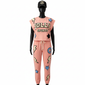 Ensemble deux pièces décontracté sans manches pour femme en tissu coton-polyester premium 240 GSM, couleur pêche, avec logo brodé - Product Image 1