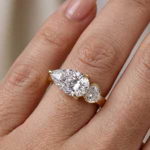 Precioso Anillo Toi Et Moi con Diamantes de Corte Pera y Redondo de 2.01CT, Oro Sólido de 14K, Regalo Romántico para Aniversario de Bodas para Ella - Product Image 5