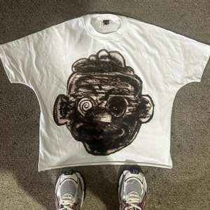 Camiseta de Punto 100% Algodón con Cristales de Imitación y Estampado Gráfico 3D, Transpirable y Ecológica - Product Image 2