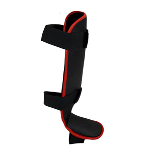 Protège-tibias légers en néoprène avec fermeture auto-agrippante pour adultes – Protection de base pour l'entraînement – Noir avec bordure rouge - Product Image 4
