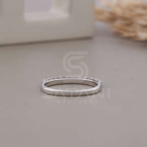 Anillo de Moissanita de Media Eternidad en Oro de 18K, Color D, VVS, Anillo Corona, Joyería Única y Brillante para Compromiso y Boda, de la India - Product Image 4