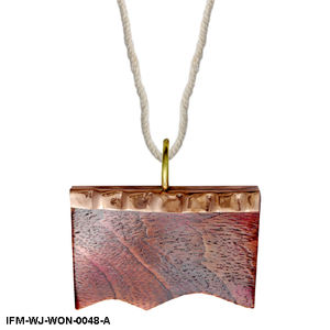 Colgante de madera de mango hecho a mano con detalles rojos y tapa de cobre grabada a mano en cordón de algodón de longitud media. - Product Image 2