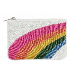 Monedero de tela con cuentas de diseño arcoíris multicolor, cierre de cremallera superior, bolsa duradera hecha a mano, perfecta para llevar llaves, efectivo y tarjetas. - Product Image 1