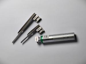 VITRA F.O. Lames de laryngoscope Miller 1 - 2 et poignée |   Laryngoscopes pédiatriques en acier inoxydable de qualité médicale |   CERTIFIÉ CE - Product Image 5