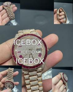 Montre unisexe ronde en acier inoxydable et moissanite avec cadran en verre, bracelet à fermoir, résistance à l'eau 10 bars - Product Image 3