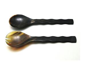 ชุดช้อนตักสลัดลายฮอร์นสุดฮิต 2 ชิ้น ทำด้วยมือจากเขาควายธรรมชาติ ในราคาที่เข้าถึงได้ - Product Image 1