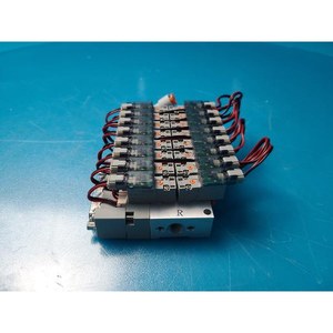 Vanne à diaphragme pneumatique SMC SY100-DUI00226 772-801282-008, utilisée comme pièce détachée pour équipement semi-conducteur d'occasion - Product Image 3