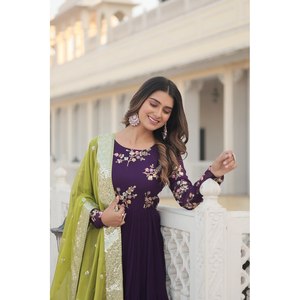 Vestido de Diseñador para Fiesta, Bordado y con Lentejuelas, Ropa India y Pakistaní - Product Image 1
