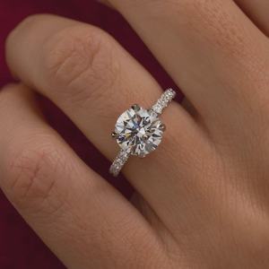Ensemble de bagues de mariage en diamant de culture, solitaire taille brillant ronde, or blanc 14 carats, avec bande demi-éternité pavée, tendance actuelle - Product Image 1