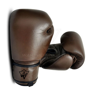 Gants de boxe élégants avec support ergonomique pour les mains, parfaits pour les entraînements de fitness et les séances de frappe sur sac de frappe. - Product Image 3