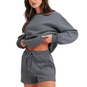 Ensemble 2 pièces pour femmes, sweat-shirt et short gris surdimensionnés, coupe décontractée, col rond, couleur unie, tenue en coton tricoté - Product Image 4