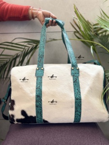 Sacs de voyage en cuir de vachette Western, multi-usages, sacs faits main, sacs de voyage unisexes, grande taille, couleur turquoise, sac à main en cuir de vache à poils - Product Image 5