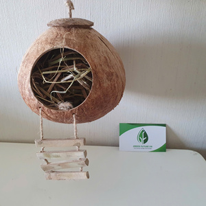 Comedero y Casa para Pájaros Hechos de Cáscaras de Coco, Hechos en Vietnam - Product Image 2