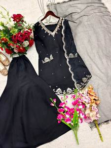 Ensemble Salwar Kameez ethnique indien pakistanais de créateur, tendance, neuf, avec haut, bas et dupatta, travail artisanal, prix avantageux, pour femme moderne et rapide à porter. - Product Image 3