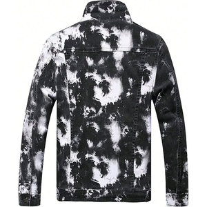 Chaqueta de invierno duradera hecha con tela vaquera desgastada, estilo moderno para la moda diaria. - Product Image 2