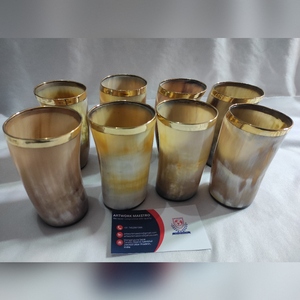 Verres à médoïde en corne naturelle de la série Warlord Hall, verre fini à la main à motifs uniques avec bordure en laiton, inspirés de la culture de l'Âge Noir - Product Image 2