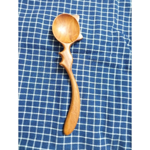 Cuchara de Madera con Diseño de Hoja en Forma de Flor, Hecha a Mano en Vietnam, Venta al por Mayor Directa de Fábrica, Etiqueta Personalizada, Artesanía en Madera - Product Image 6