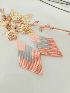 Boucles d'oreilles perlées à emballage sécurisé, prêtes à offrir, finition lisse, prix usine en gros - Product Image 4