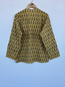 Ensemble de pyjama pour femmes en coton à imprimé floral fait main avec chemise à manches longues boutonnée, bordure contrastée et pantalon à cordon élastique - Product Image 4