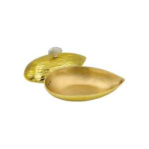 Boîte à bijoux Golden Heritage en coquillage avec bouton en perle, en métal poli, faite à la main, écologique, durable, design glamour pour cadeaux de mariage - Product Image 5